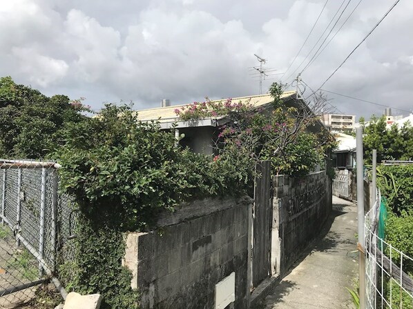 識名一戸建住宅の物件外観写真